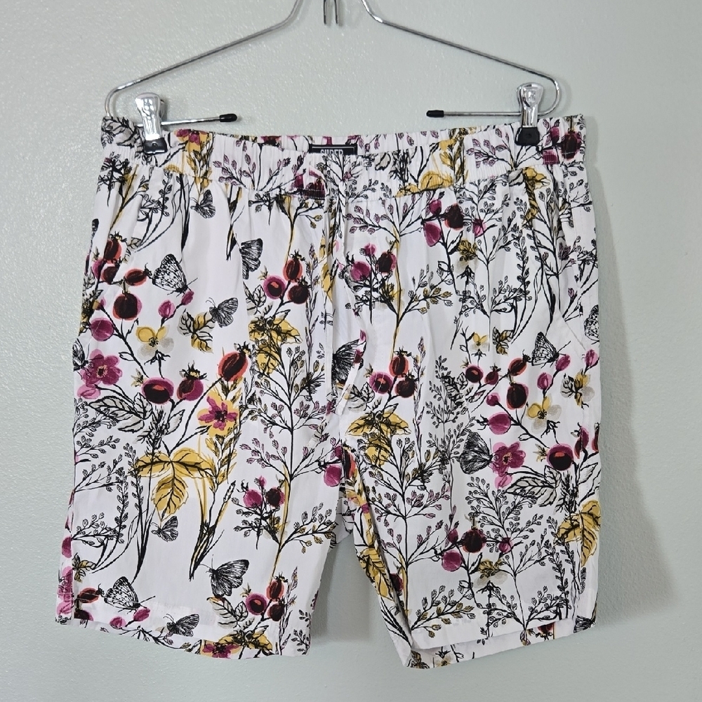 Super Massive | White Floral Print Cotton Shorts Size Large